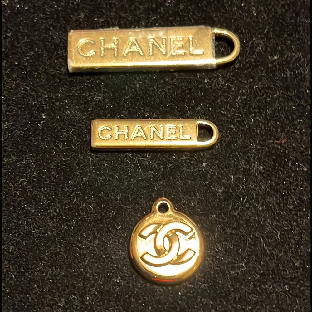 Shanel CC Gold Logo Pull Zippers - Picture 16 of 17